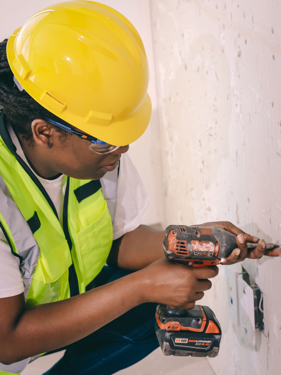 Elena Ruiz, Lead Electrician · EV
